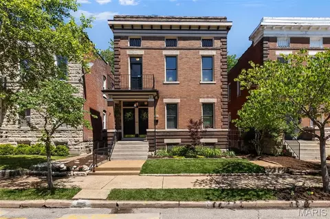 4135 Flad Ave, Saint Louis, MO 63110