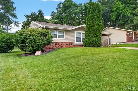 11035 Warwickhall Dr, Bridgeton, MO 63044