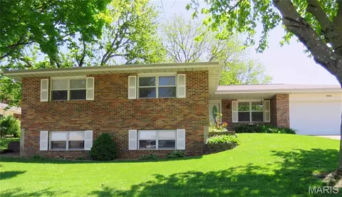 1604 Tamarack Dr, Saint Charles, MO 63301