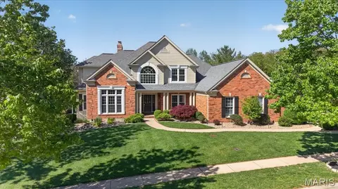 367 Pine Bend Dr, Chesterfield, MO 63005
