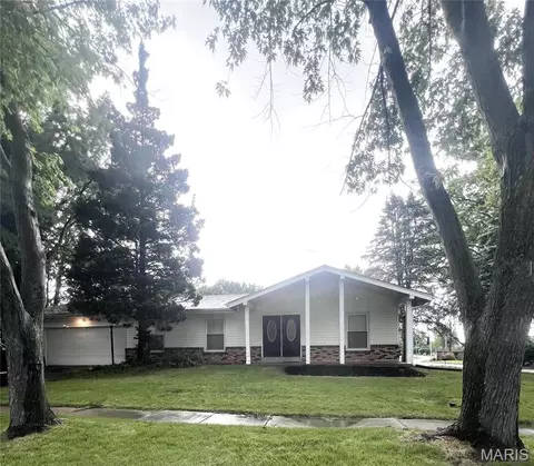 5891 Sir Edward Ln, Florissant, MO 63033