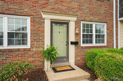 1541 E Swan Cir, Brentwood, MO 63144