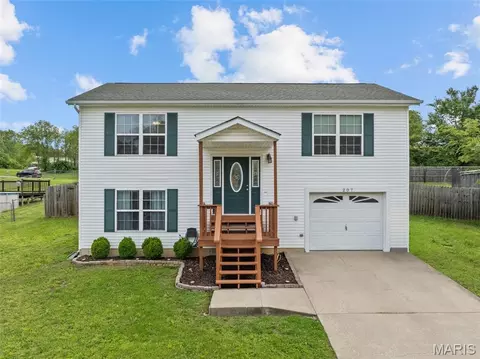 207 Grand Central Dr, Union, MO 63084