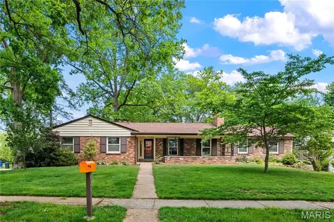 429 Geyer Forest Dr, Kirkwood, MO 63122