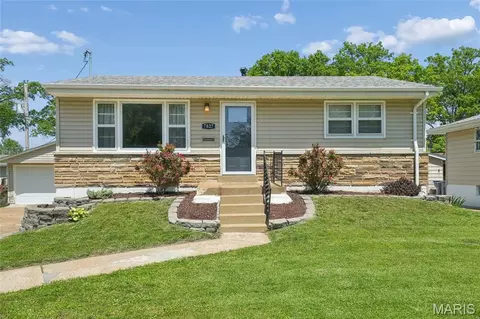 7827 Clymer Dr, Saint Louis, MO 63123
