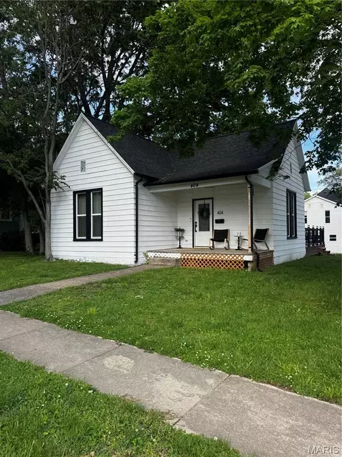 404 N Locust St, Greenville, IL 62246