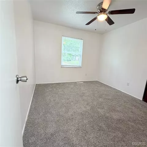 10619 Foxlair Dr, Saint Louis, MO 63137