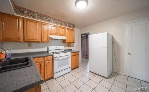 Entry Way - 508 E State Route 72, Rolla, MO 65401 photo 2 of 4