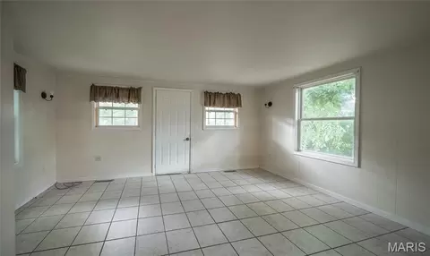 Living - 508 E State Route 72, Rolla, MO 65401 photo 2 of 2