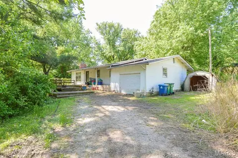 122 Coburg Dr, Saint Louis, MO 63137
