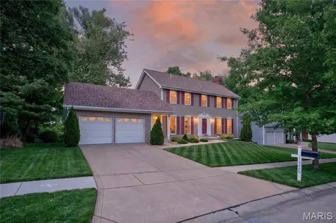 15489 Long Castle Forest Ct, Chesterfield, MO 63017