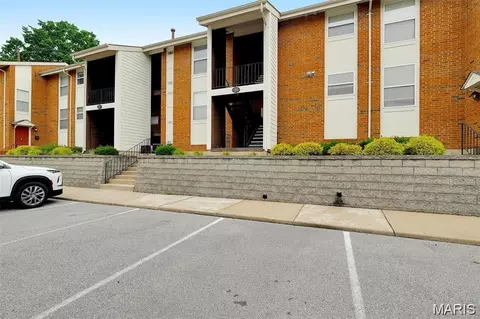 1989 Hunting Lake Ct #303, Saint Louis, MO 63122