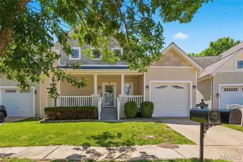 265 Montclair Tower Dr, Saint Charles, MO 63303