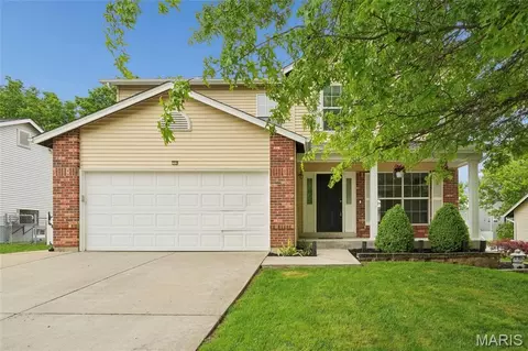 28 Fawn Oaks Dr, O'fallon, MO 63366