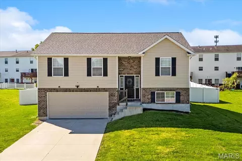 118 Wilson Creek Dr, Belleville, IL 62221