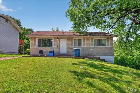 262 Coburg Dr, Saint Louis, MO 63137