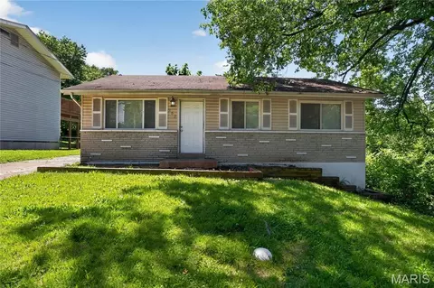 262 Coburg Dr, Saint Louis, MO 63137