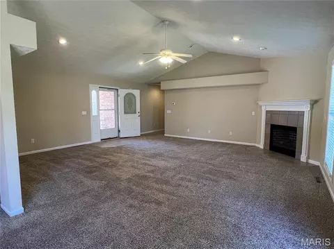 Living - 905 Hampton Ct, Rolla, MO 65401 photo 1 of 4