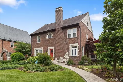 7456 Parkdale Ave, Clayton, MO 63105