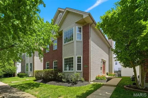 962 Morehouse Ln, University City, MO 63130