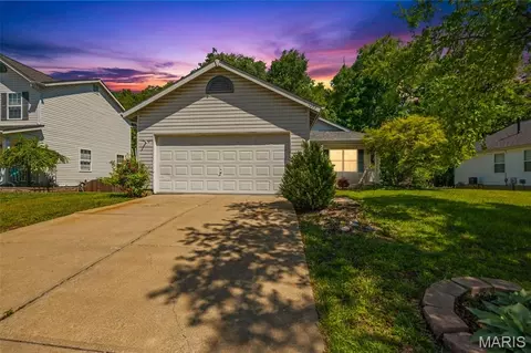 1035 Providence Pointe Dr, Wentzville, MO 63385