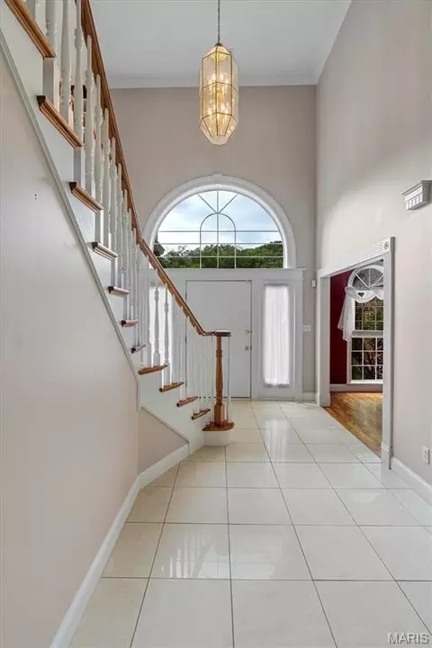 Entry Way - 144 Cherokee Ct, Pacific, MO 63069 photo 3 of 9