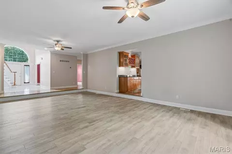 Living - 144 Cherokee Ct, Pacific, MO 63069 photo 3 of 10