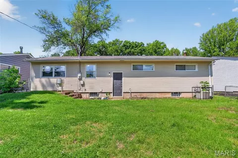 10120 Jett Dr, Saint Louis, MO 63136