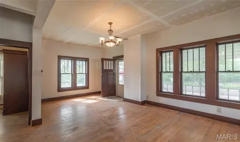 Living - 607 W Third St, Belle, MO 65013 photo 2 of 2