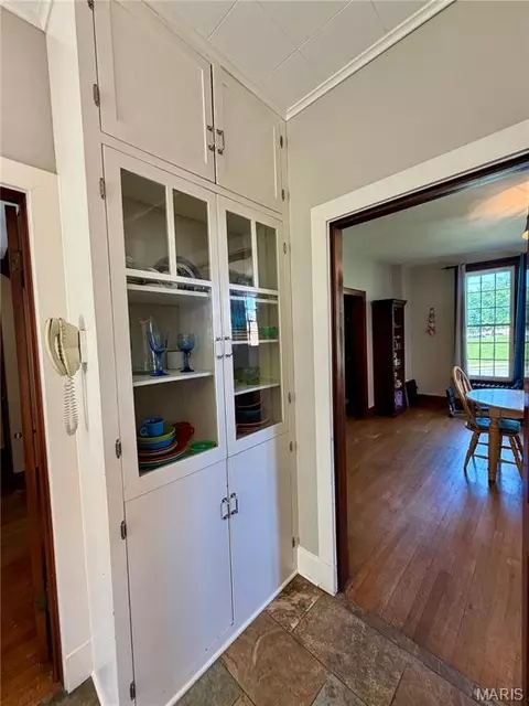 Entry Way - 110 Shepherd Pl, Hannibal, MO 63401 photo 1 of 7