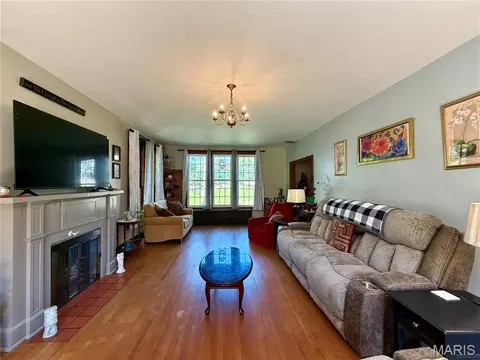 Living - 110 Shepherd Pl, Hannibal, MO 63401 photo 2 of 2