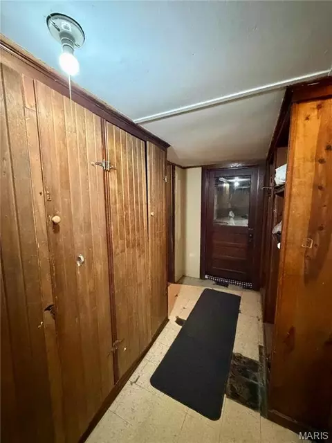 Entry Way - 110 Shepherd Pl, Hannibal, MO 63401 photo 7 of 7