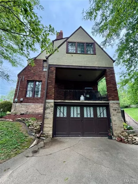 Exterior - 110 Shepherd Pl, Hannibal, MO 63401 photo 2 of 6