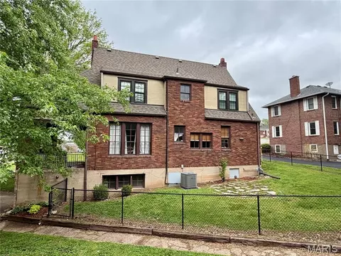 Exterior - 110 Shepherd Pl, Hannibal, MO 63401 photo 3 of 6