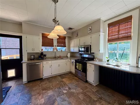 Kitchen - 110 Shepherd Pl, Hannibal, MO 63401 photo 1 of 3