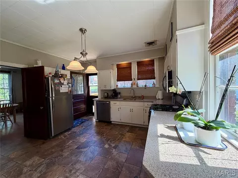 Kitchen - 110 Shepherd Pl, Hannibal, MO 63401 photo 2 of 3