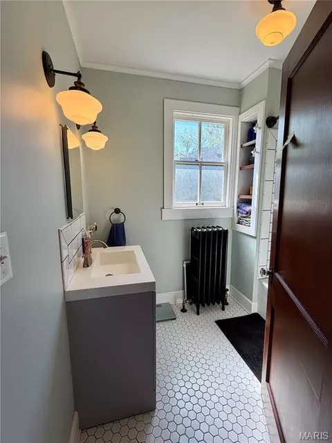 Bath - 110 Shepherd Pl, Hannibal, MO 63401 photo 2 of 5
