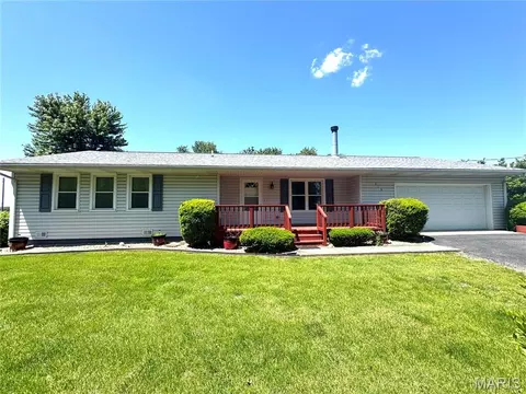 618 S Central St, Coffeen, IL 62017