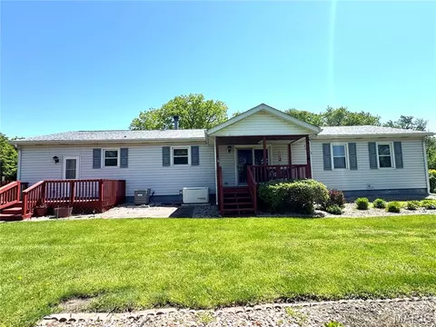 Exterior - 618 S Central St, Coffeen, IL 62017 photo 1 of 7