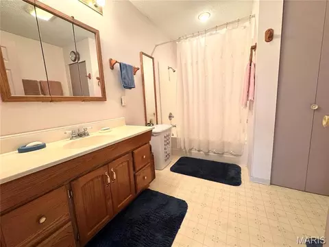 Bath - 618 S Central St, Coffeen, IL 62017 photo 2 of 3