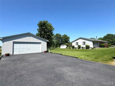 Exterior - 618 S Central St, Coffeen, IL 62017 photo 5 of 7