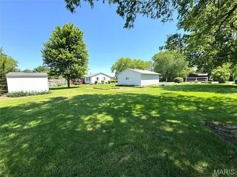 Exterior - 618 S Central St, Coffeen, IL 62017 photo 7 of 7