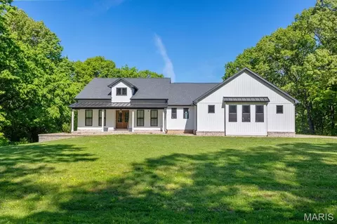 4037 Wetzler Rd, Fults, IL 62244