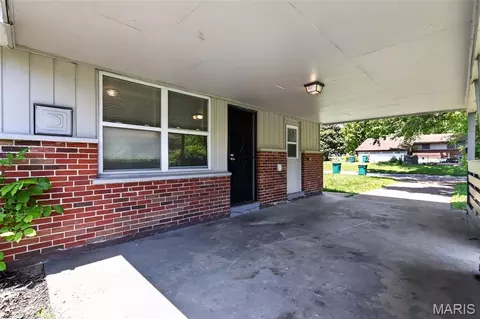 2314 Collett Dr, Saint Louis, MO 63136