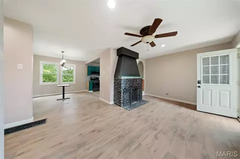 Living - 65 Rose Ct, Rolla, MO 65401 photo 2 of 3