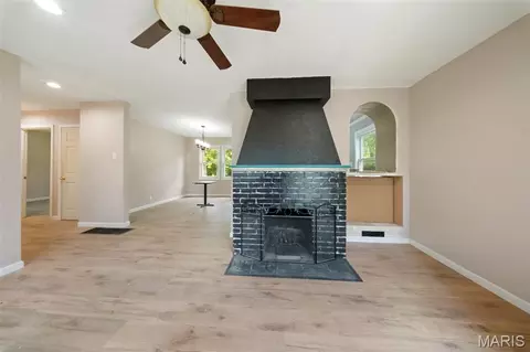 Living - 65 Rose Ct, Rolla, MO 65401 photo 1 of 3