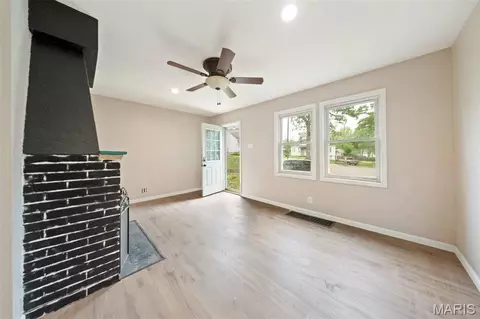 Living - 65 Rose Ct, Rolla, MO 65401 photo 3 of 3