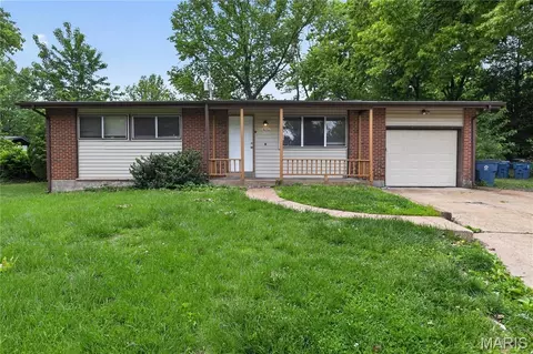 10251 Dacey Ct, Saint Louis, MO 63136