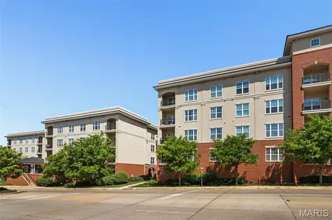 1251 Strassner Dr #2313, Brentwood, MO 63144