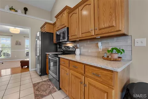 Kitchen - 329 Cowboy Aly, Jackson, MO 63755 photo 3 of 4